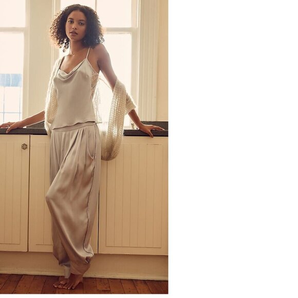 By Anthropologie Silky Slouchy Cami top SIZE L silver color new nwt - Picture 3 of 8